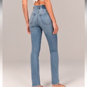 A&F Ultra High Rise 90s Slim Straight Size 25